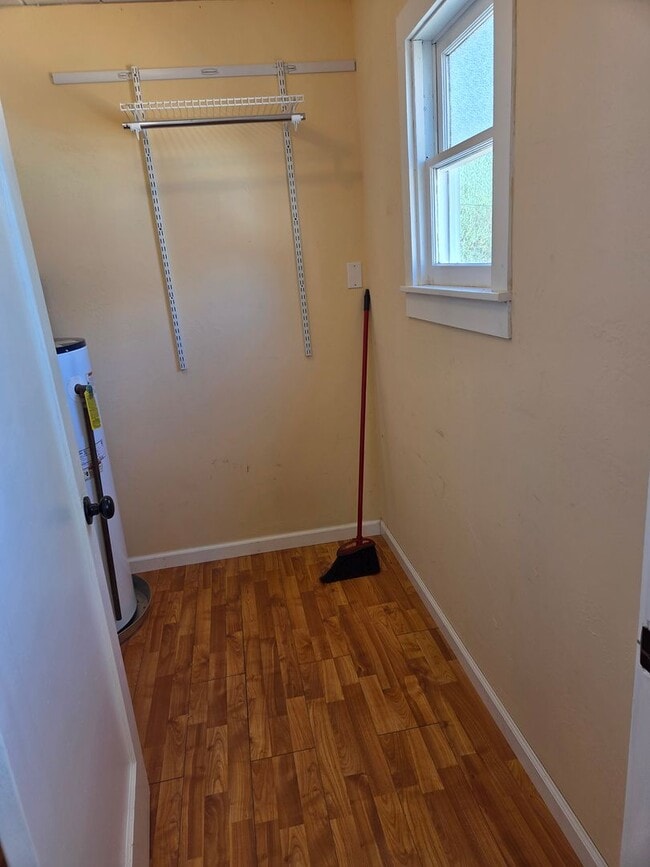 Building Photo - Spacious 1-Bedroom Apartment in Soulsbyvil...