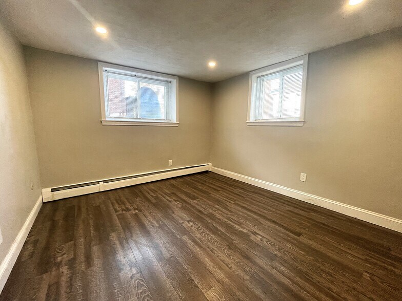 Building Photo - 8 Bryon Rd