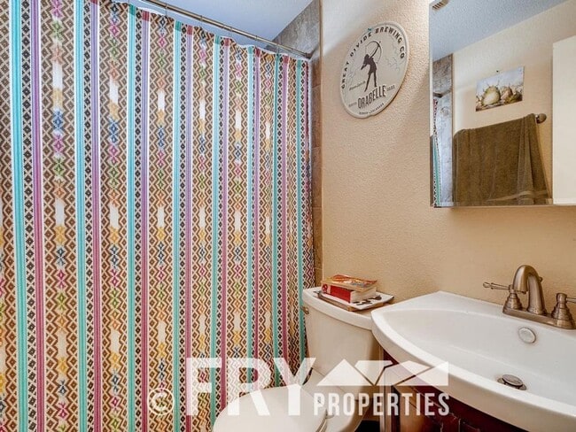 Building Photo - Spacious Updated Berkeley Triplex