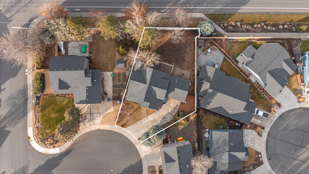 Building Photo - 2275 NE Nuttail Ct