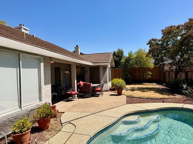Building Photo - 5663 Montclair Cir