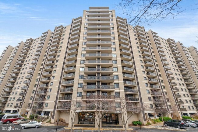 Building Photo - 307 Yoakum Pkwy