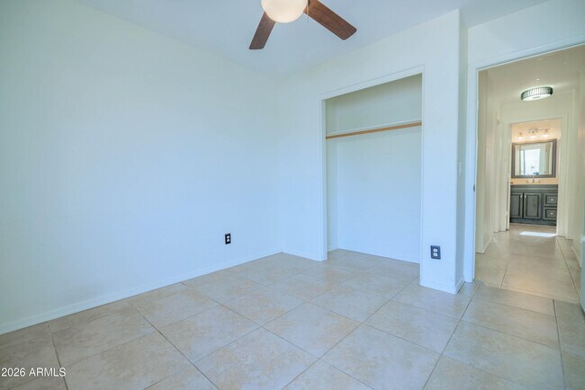 Building Photo - 1401 S 80th St