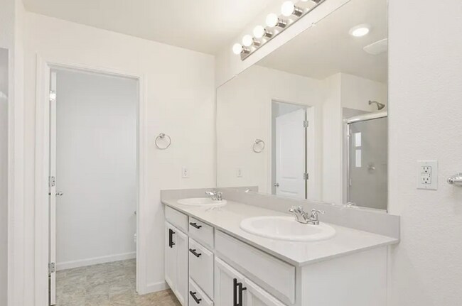 Building Photo - Beautiful 3/2.5 (Solar) Natomas Gem!  Please read entire ad for viewings!