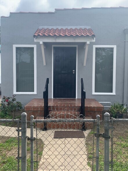 Building Photo - 342 E 84th St