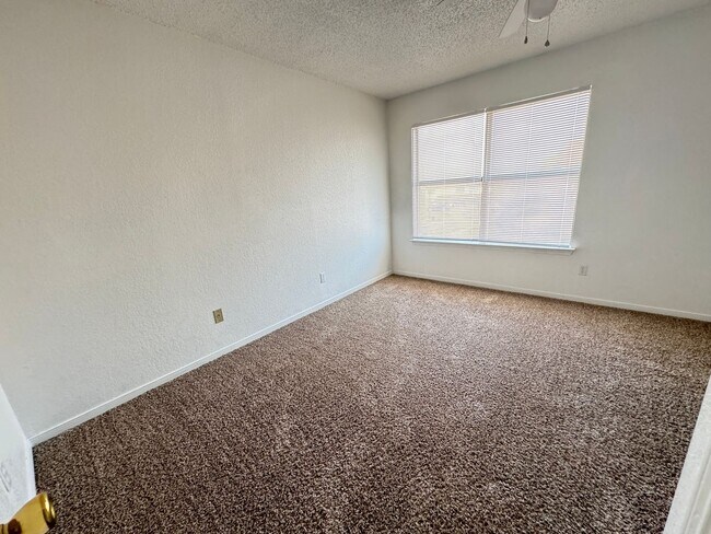 Building Photo - 1306 Monroe Loop