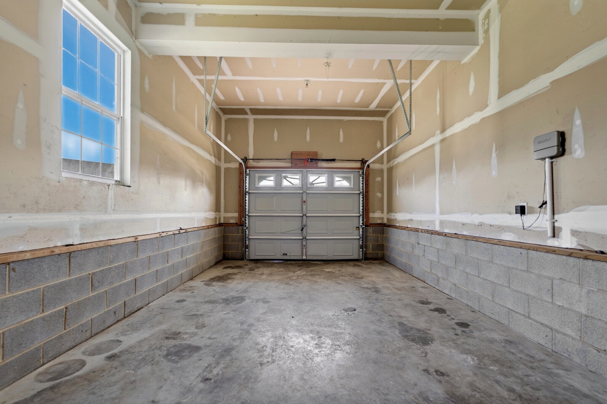 Building Photo - 5806 Garden Ridge Rd