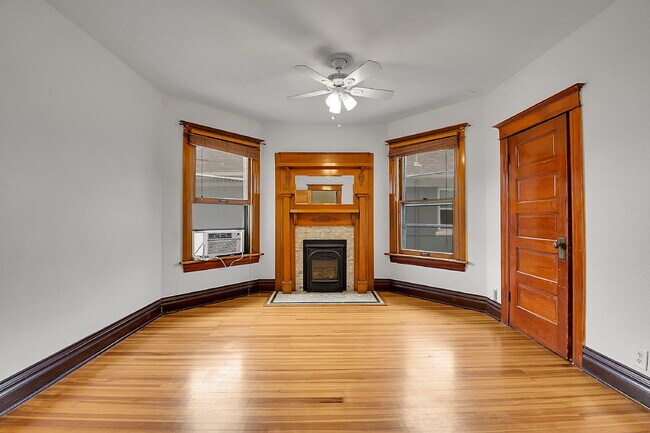 Building Photo - $1,475, 1 bed, 1 bath located in Denver