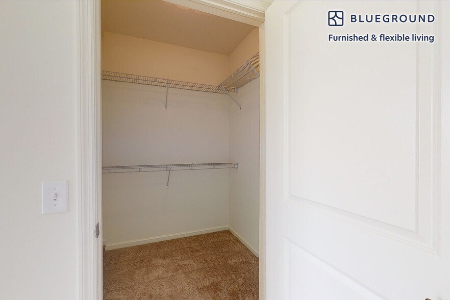 Building Photo - 1700 E 5th St