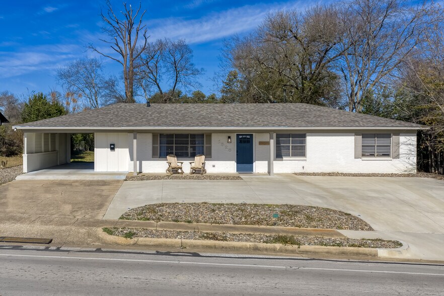 Building Photo - 1528 E Devine St