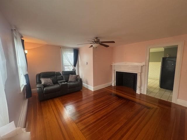 Building Photo - 52 Manning St