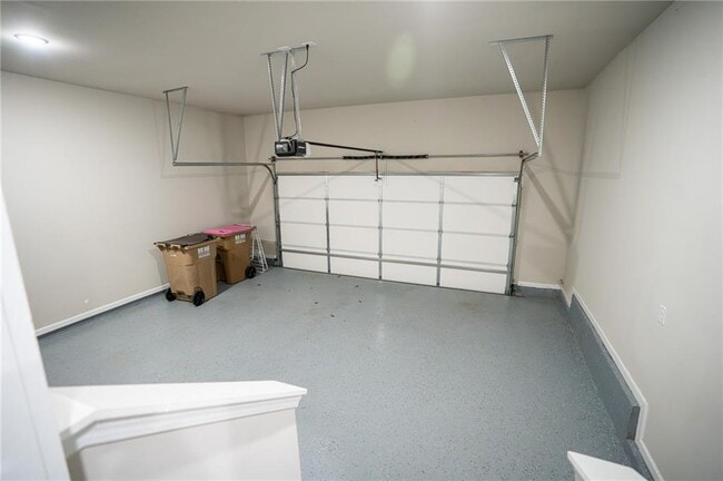 Building Photo - 2215 Manor Pointe Dr