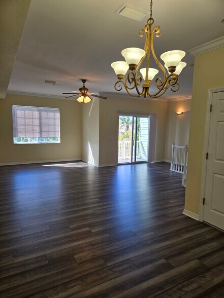 large living rm area - 3409 10th Ln W