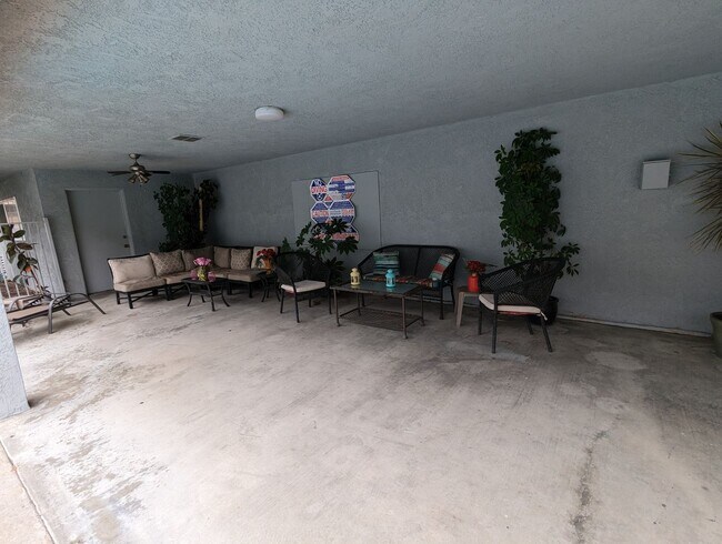 Building Photo - 3532 Meade Ave