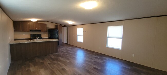 Building Photo - Very nice 3 bedroom/2 bath mobile home in ...