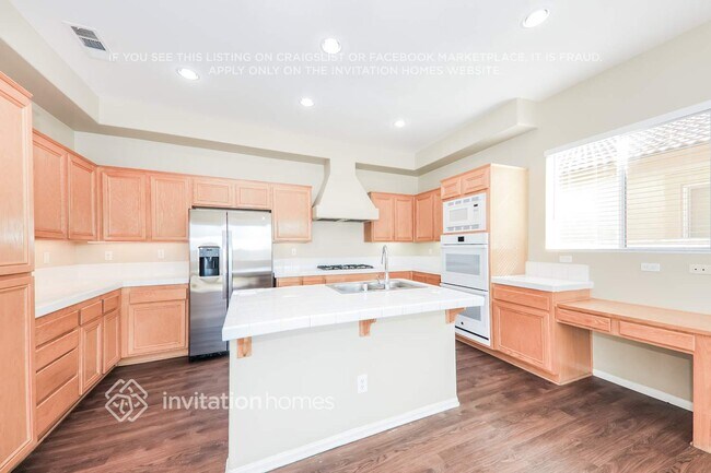 Building Photo - 34208 Pinehurst Dr