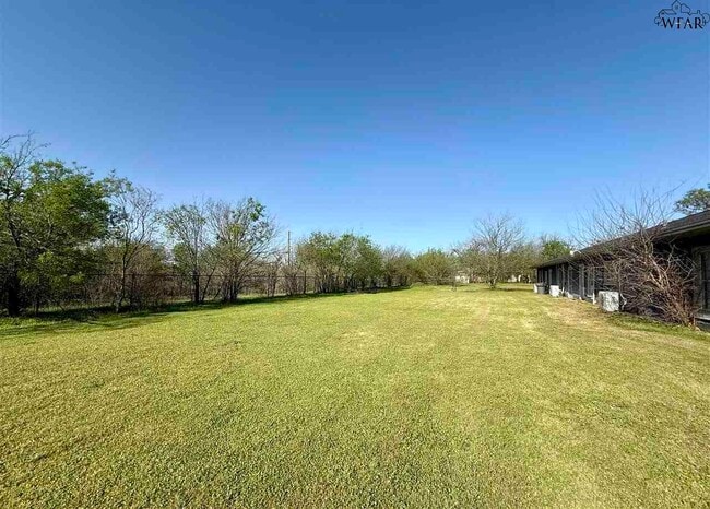 Building Photo - 3201 Southwest Dr