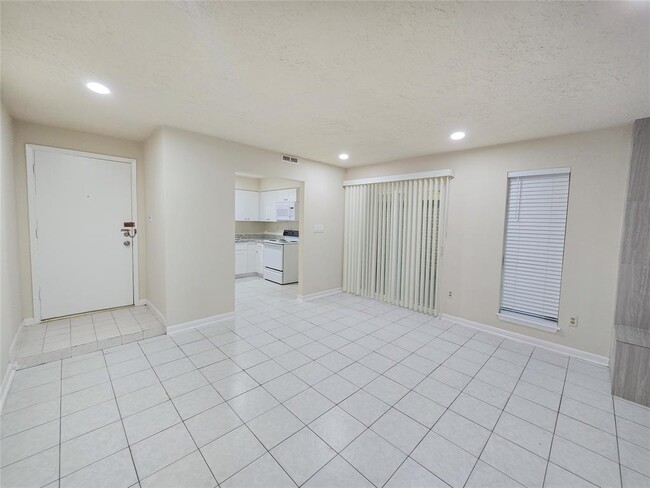 Building Photo - 13115 High Star Dr