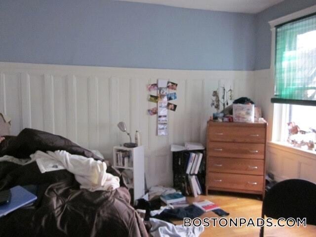 Building Photo - 447 Park Dr