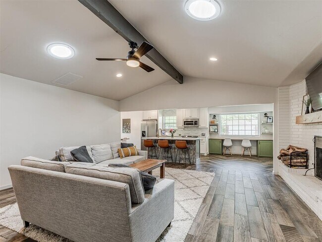 Building Photo - 801 Rock Hollow Rd