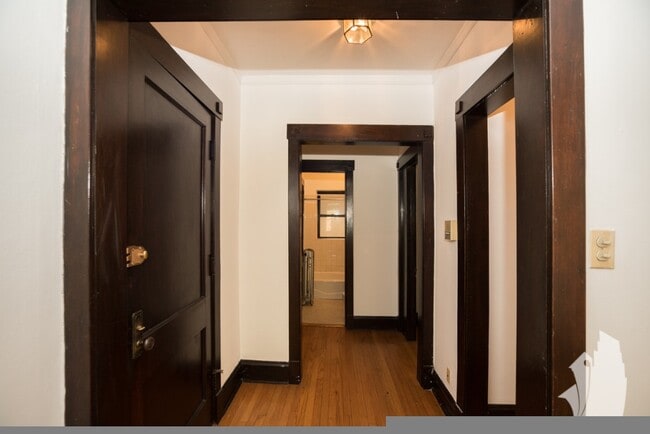 Building Photo - 1448 W Cornelia,-2
