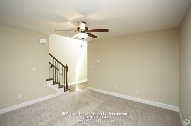 Building Photo - Eagle Creek Townhome with a bedroom on the 1st Floor in Lee's Summit!