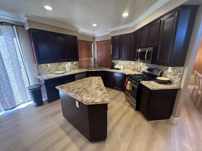 Building Photo - 10 Rhine Cir