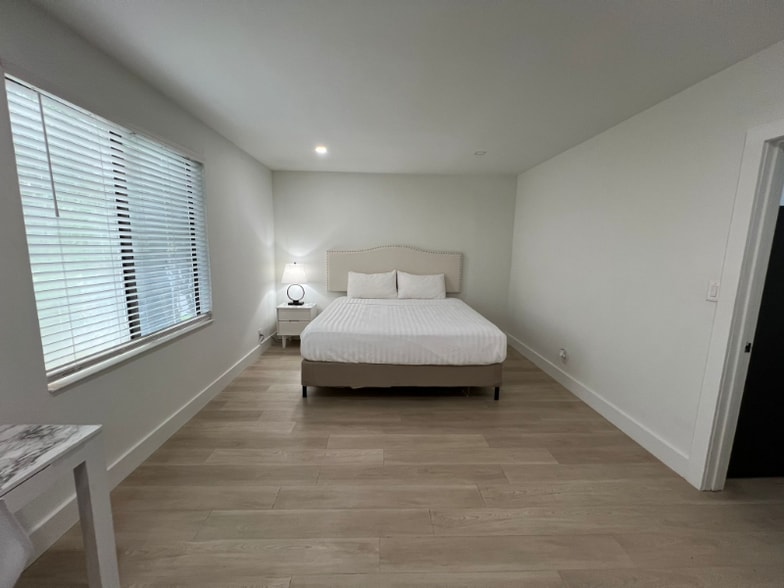 Building Photo - 407 71st Ave N