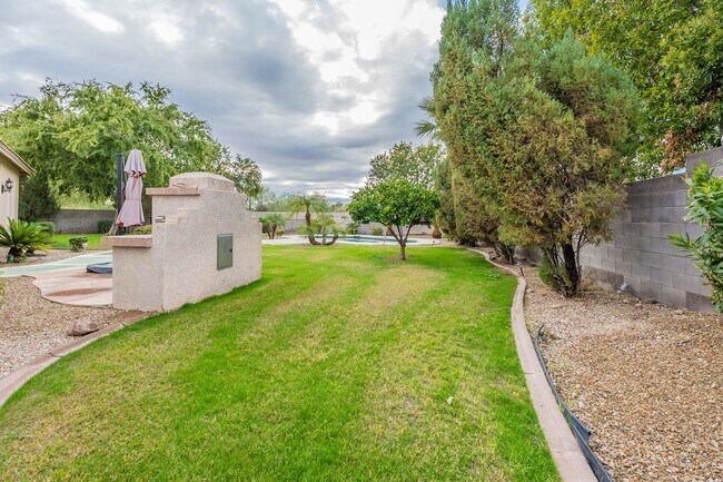 Building Photo - 4 Bedroom, 2.5 Baths with Private Pool!