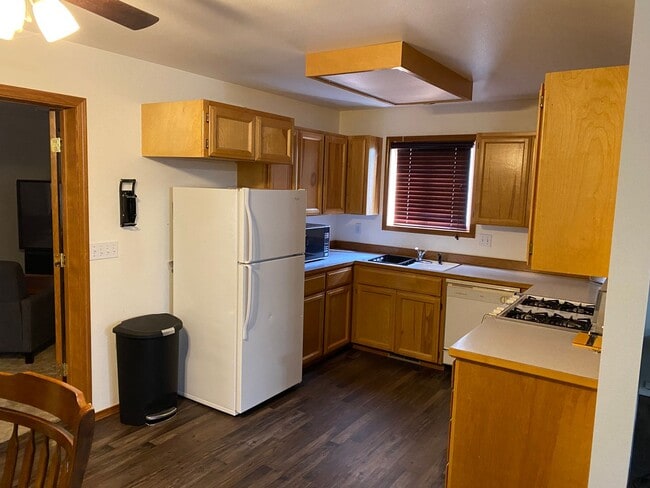 Building Photo - Downtown Home for Rent Available 11/24/25!