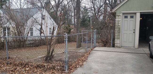 Yard - 4101 Hillcrest Dr