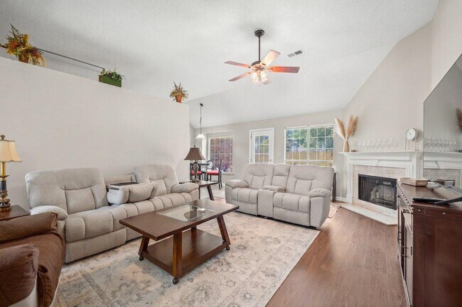 Building Photo - 11181 Ivy Dr