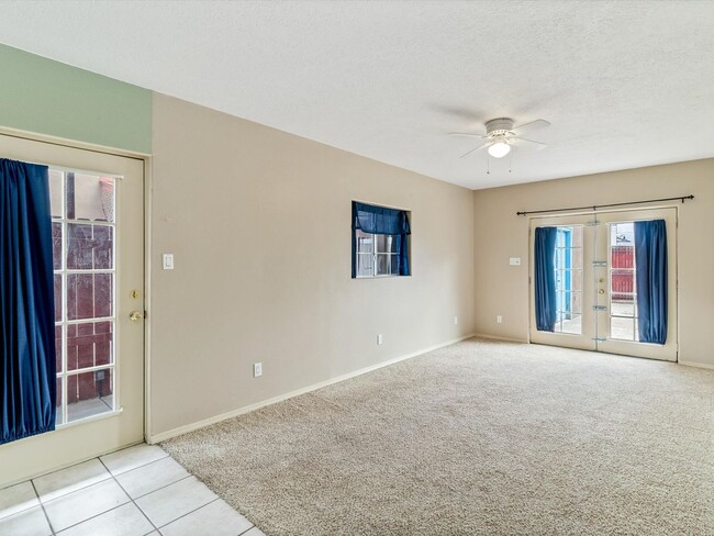 Building Photo - Charming 1 Bed / 1.5 Bath Rental Ready to ...