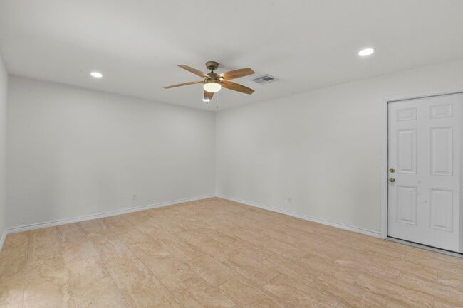 Building Photo - 5011 Redstart St