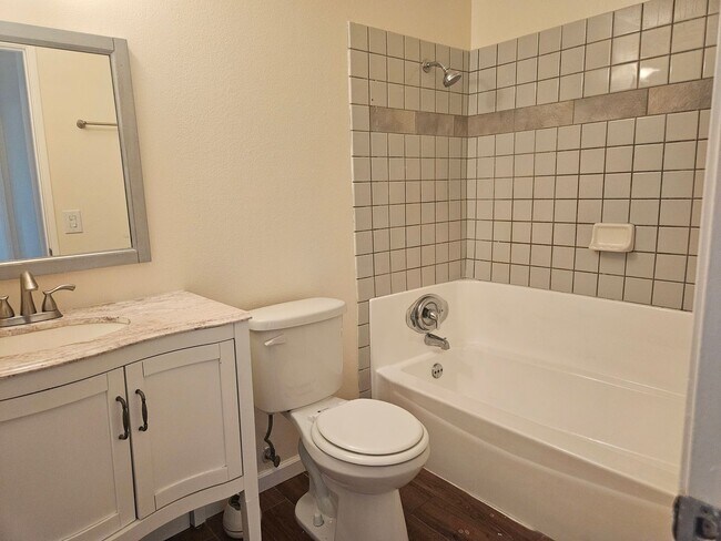 Building Photo - FRESH, CLEAN & BRIGHT 3 BED 2 BATH