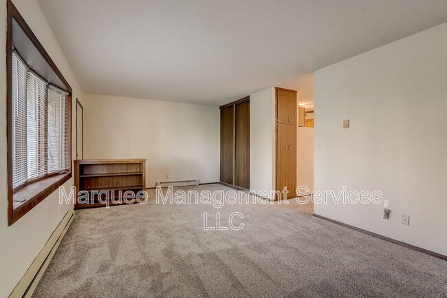 Building Photo - 416 S Bird St