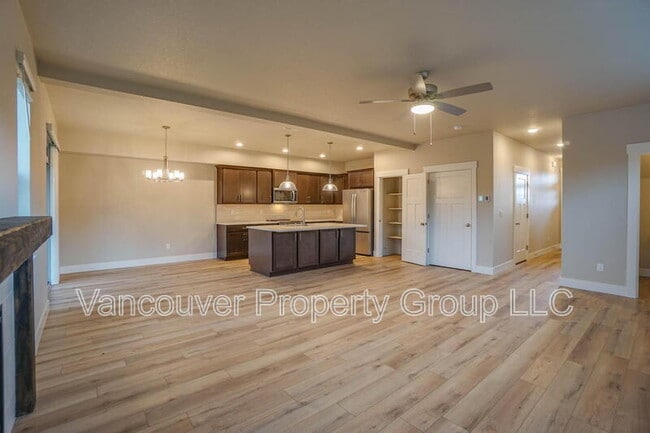 Building Photo - 313 E Caribou Ct