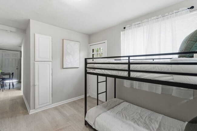 Building Photo - 314 West Cevallos-SI ID1363388P