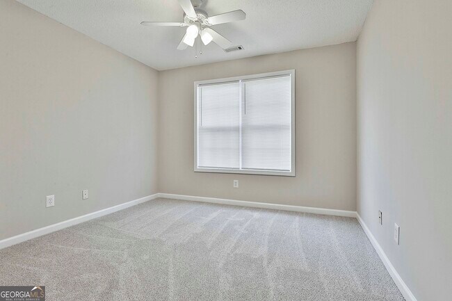 Building Photo - 12241 Crestwood Ct