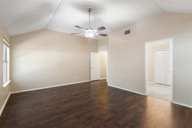 Building Photo - 1008 Chippewa
