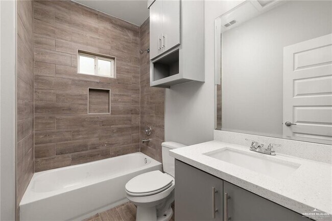 Building Photo - 18 W Hyatt Ave