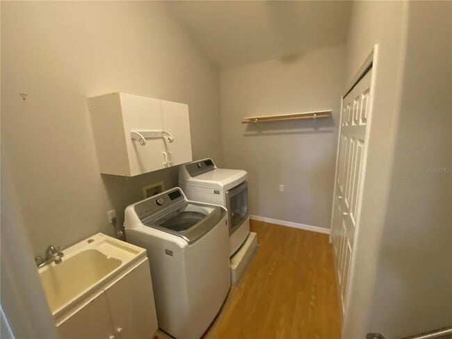 Building Photo - 5141 Aurora Dr