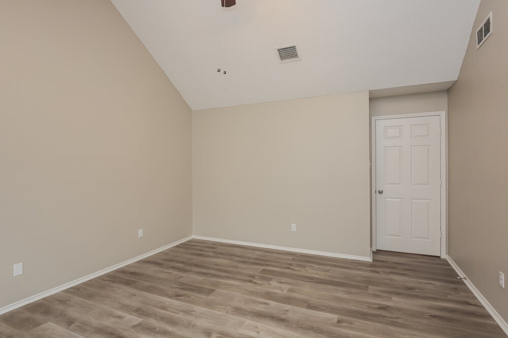 Building Photo - 2124 Creek Royal Dr