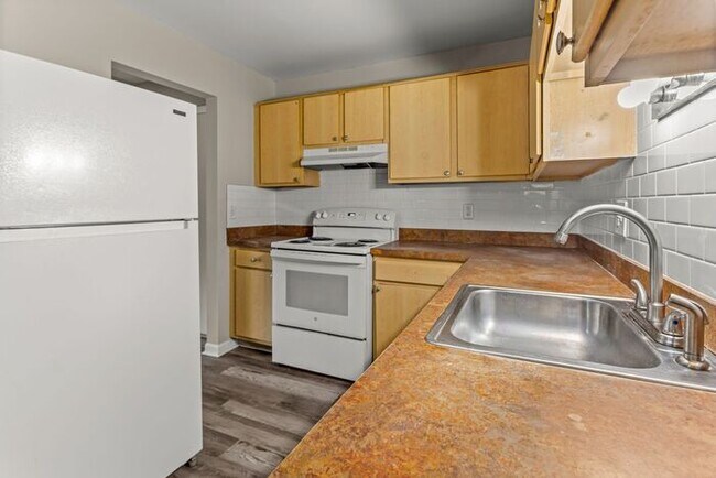 Building Photo - Beautiful 3 bedroom with updates galore- HEAT, Water and Sewer included !