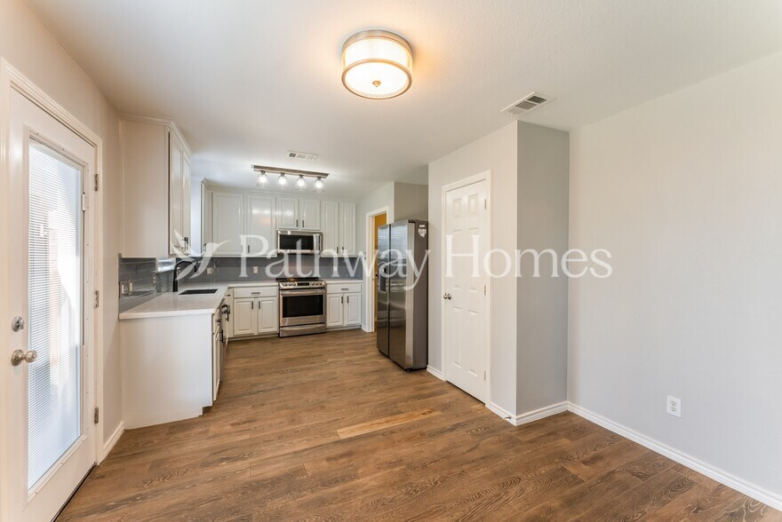 Building Photo - 212 Hereford Dr