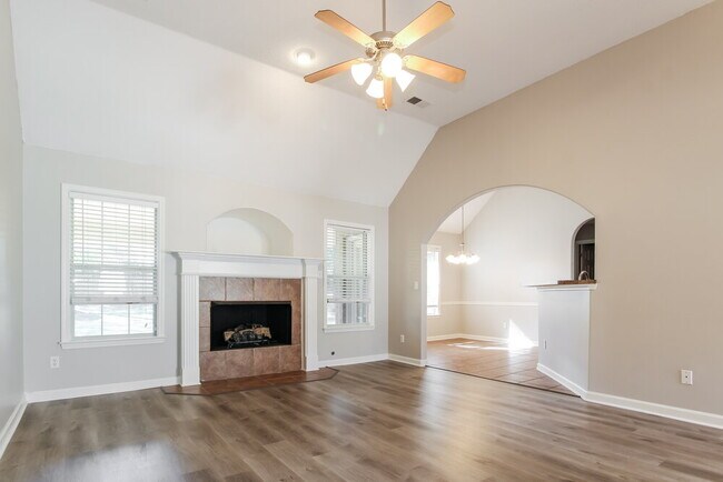 Building Photo - 8785 Oak Grove Blvd