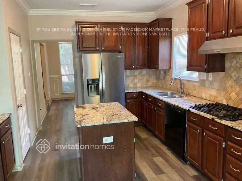 Building Photo - 2404 Manchester Dr