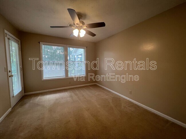 Building Photo - 950 Stewarts Creek Dr