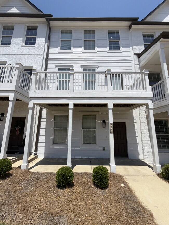 Building Photo - 222 Town Center Dr