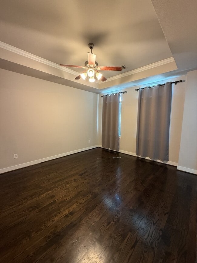 Building Photo - 641 Middle St